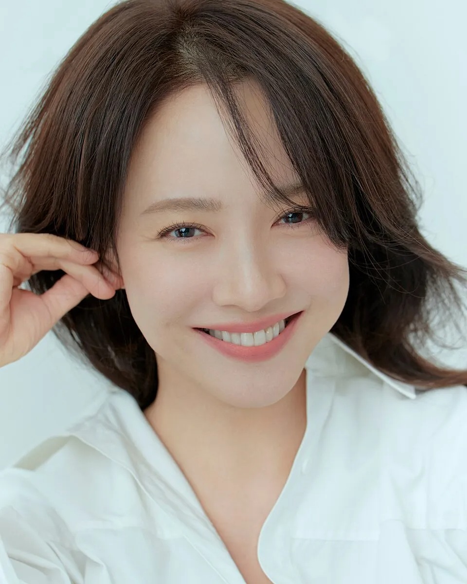 "Mợ ngố" Song Ji Hyo đổ bộ Việt Nam: Ch&agrave;o bằng tiếng Việt cực ngọt, bất chấp kh&ocirc;ng khỏe vẫn "đốn tim" fan- Ảnh 6.