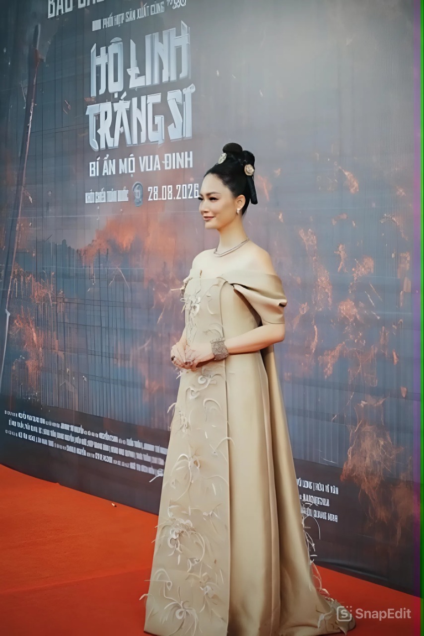 Mỹ nh&acirc;n Vbiz ai nh&igrave;n cũng bảo "kh&ocirc;ng l&agrave; nữ ho&agrave;ng cũng l&agrave; ho&agrave;ng hậu": Sắc đẹp đ&uacute;ng chuẩn ph&uacute; qu&yacute; trời ban- Ảnh 2.