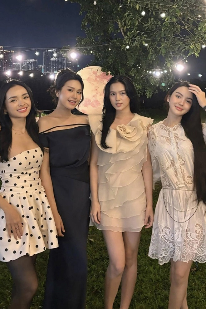 2 mỹ nh&acirc;n nổi tiếng c&ugrave;ng lấy cầu thủ, ở biệt thự chục tỷ tại H&agrave; Nội: Do&atilde;n Hải My v&agrave; Ng&ocirc; Tố Uy&ecirc;n c&oacute; điểm chung bất ngờ - Ảnh 3.