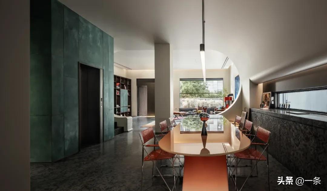 Cặp vợ chồng trung ni&ecirc;n sống trong căn nh&agrave; 700m&sup2; nhưng mỗi người một tầng: Sau c&ugrave;ng, h&ocirc;n nh&acirc;n lại dễ chịu hơn- Ảnh 2.