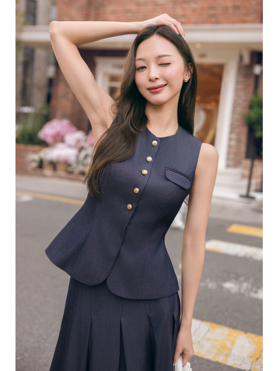 Chiếc &aacute;o cứ diện l&agrave; đẹp chuẩn style "old money" m&agrave; kh&ocirc;ng cần mix đồ cầu kỳ- Ảnh 8.