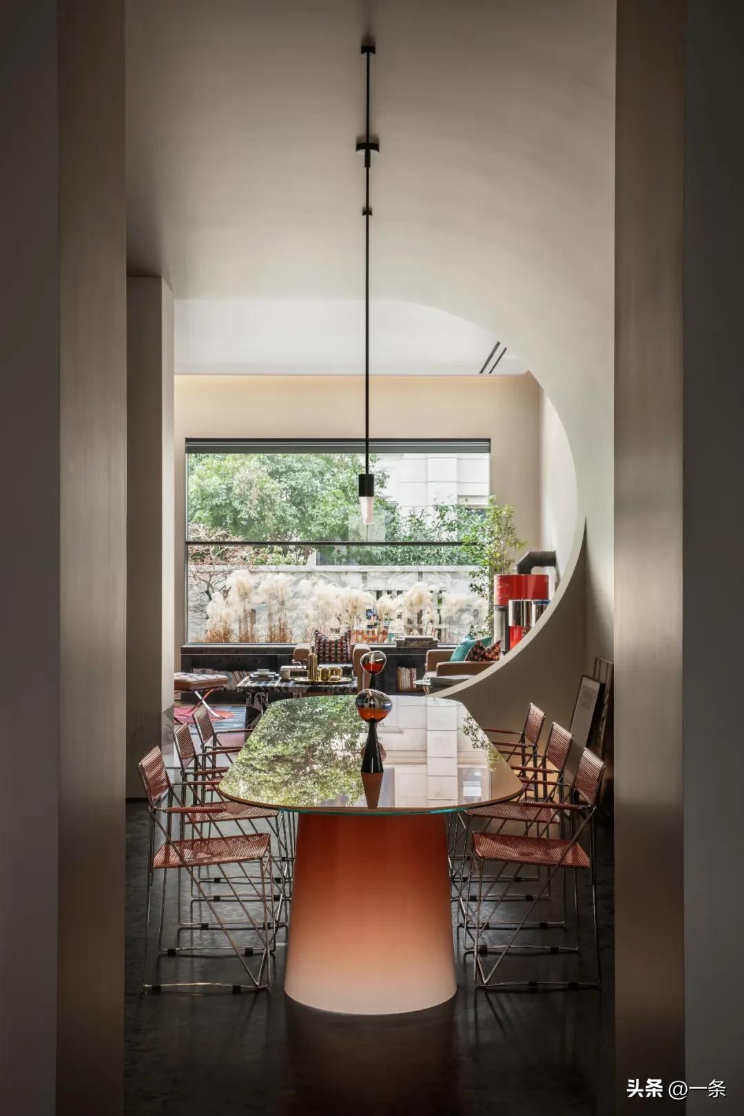 Cặp vợ chồng trung ni&ecirc;n sống trong căn nh&agrave; 700m&sup2; nhưng mỗi người một tầng: Sau c&ugrave;ng, h&ocirc;n nh&acirc;n lại dễ chịu hơn- Ảnh 8.