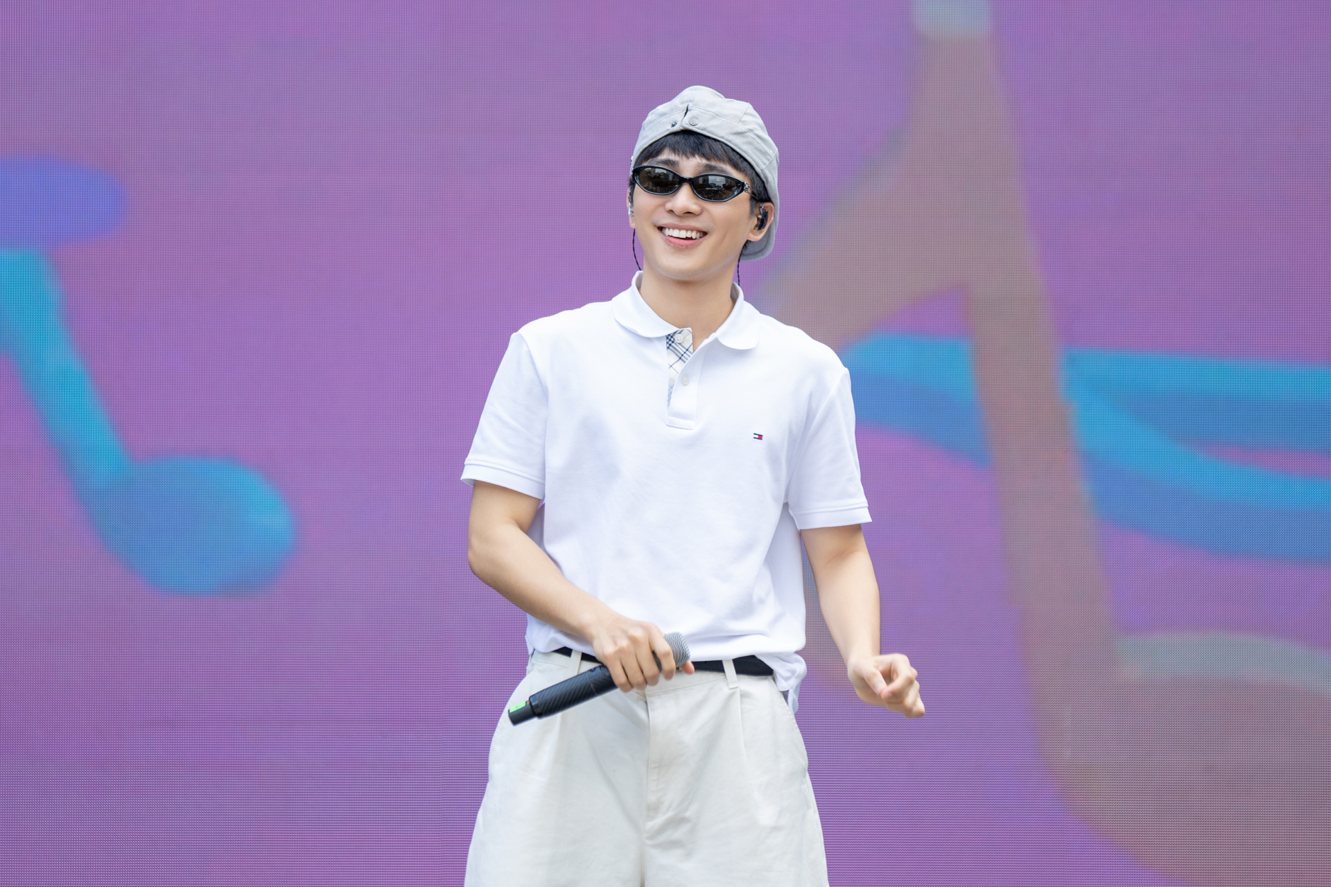 Fandom Y&ecirc;u Nước cực hot: Sơn.K, Ho&agrave;ng T&ocirc;n, S.T Sơn Thạch c&ugrave;ng loạt sao đổ bộ, sẵn s&agrave;ng "quẩy tung n&oacute;c" WeYoung Stage- Ảnh 1.