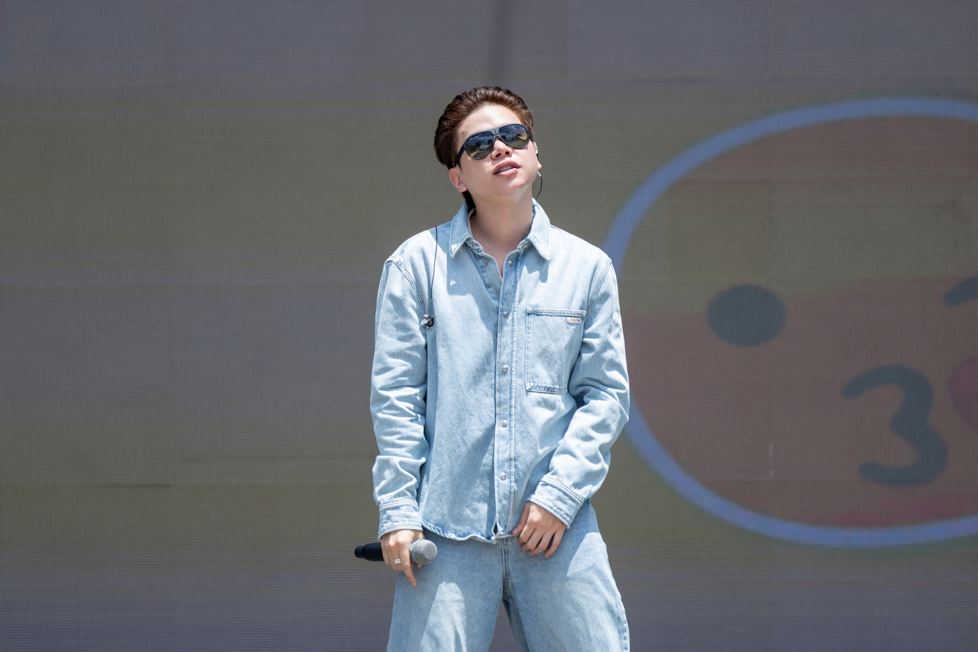Fandom Y&ecirc;u Nước cực hot: Sơn.K, Ho&agrave;ng T&ocirc;n, S.T Sơn Thạch c&ugrave;ng loạt sao đổ bộ, sẵn s&agrave;ng "quẩy tung n&oacute;c" WeYoung Stage- Ảnh 4.
