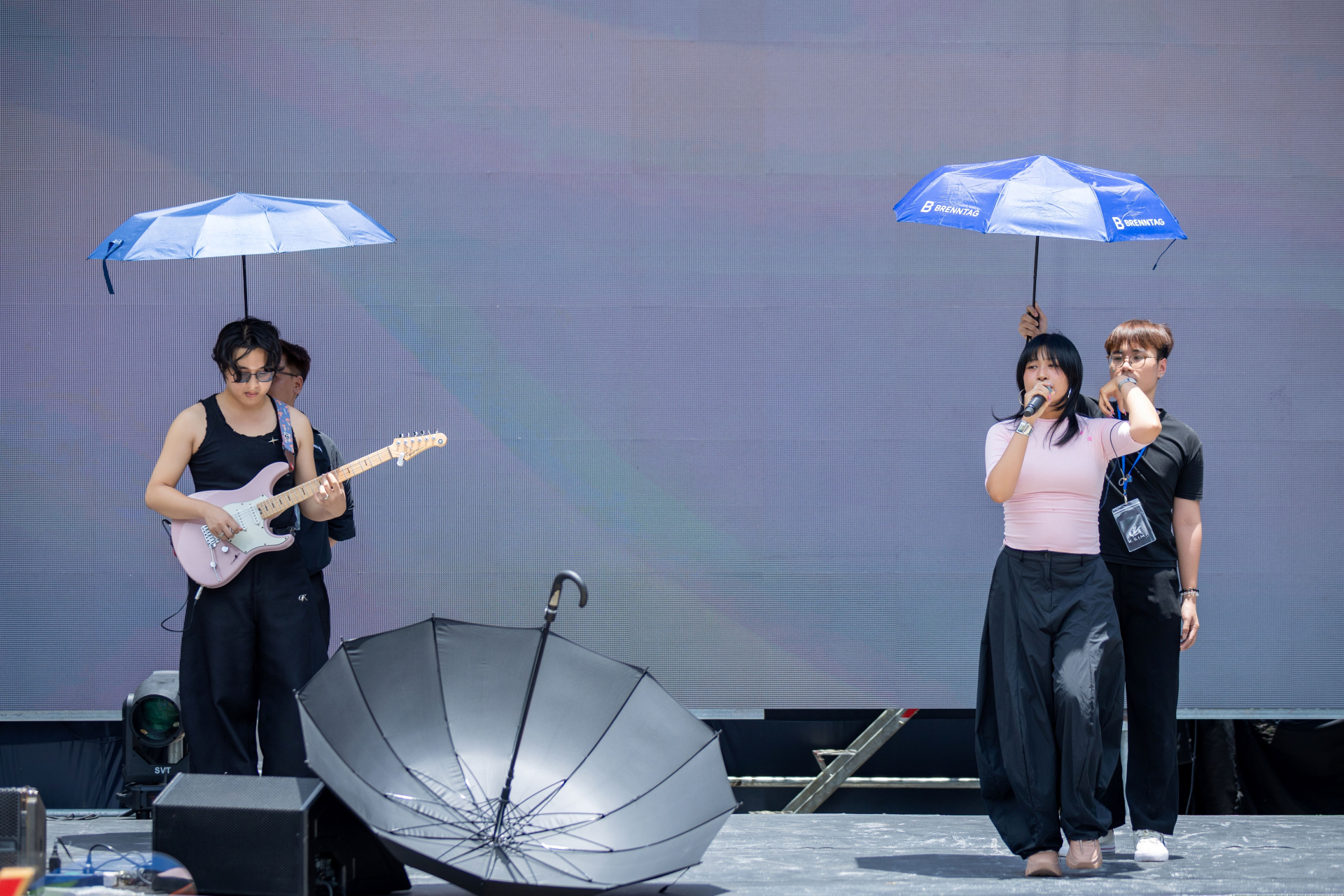 Fandom Y&ecirc;u Nước cực hot: Sơn.K, Ho&agrave;ng T&ocirc;n, S.T Sơn Thạch c&ugrave;ng loạt sao đổ bộ, sẵn s&agrave;ng "quẩy tung n&oacute;c" WeYoung Stage- Ảnh 9.