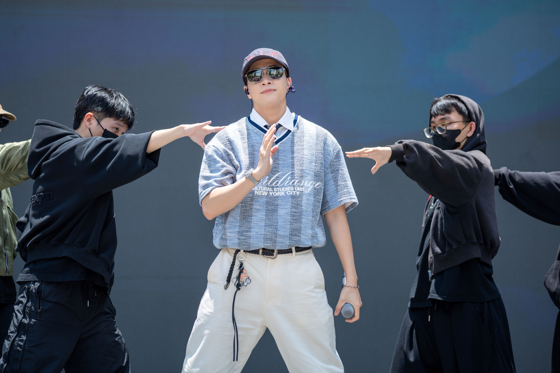 Fandom Y&ecirc;u Nước cực hot: Sơn.K, Ho&agrave;ng T&ocirc;n, S.T Sơn Thạch c&ugrave;ng loạt sao đổ bộ, sẵn s&agrave;ng "quẩy tung n&oacute;c" WeYoung Stage- Ảnh 5.