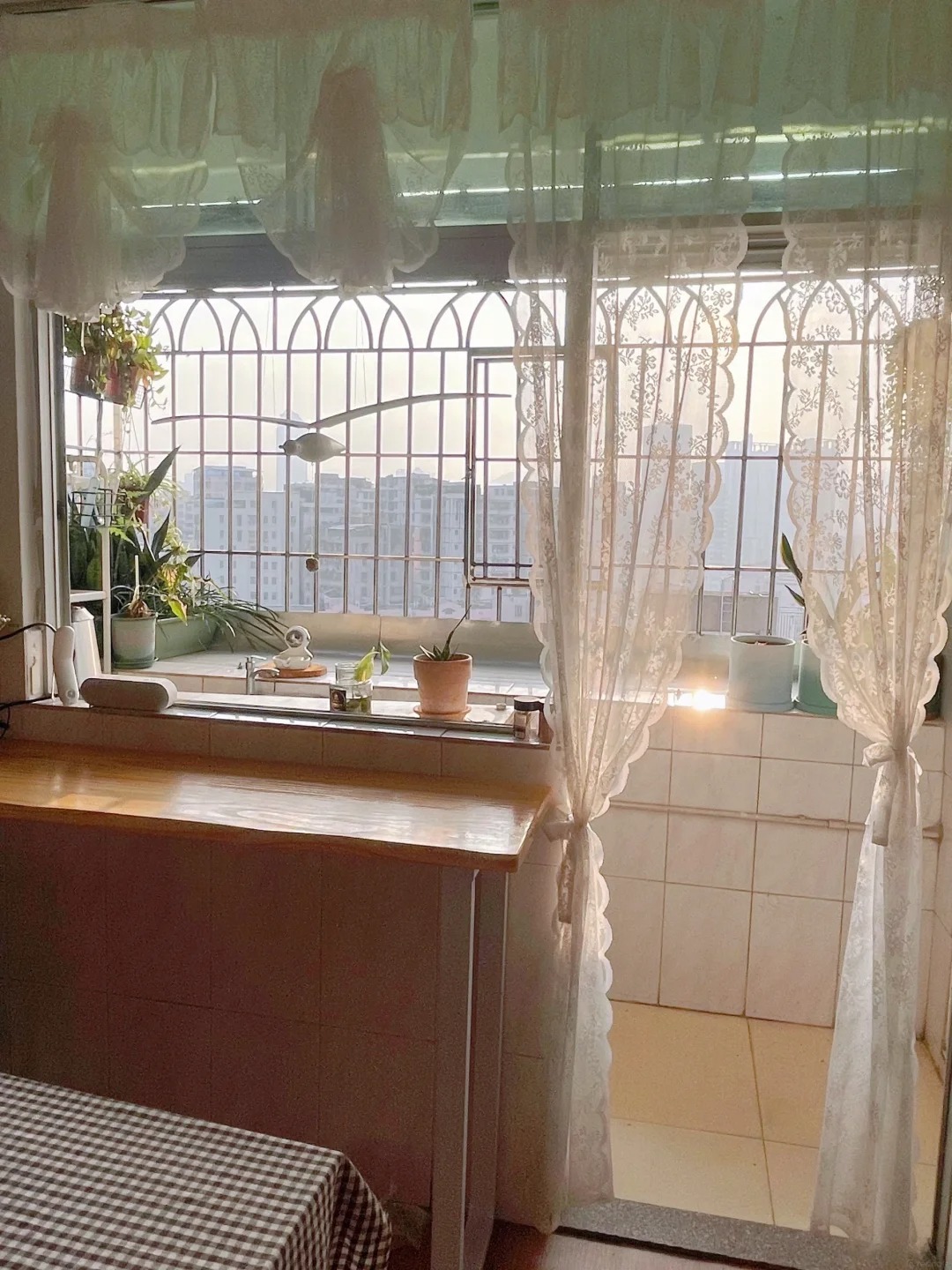 Vợ chồng lương 116 triệu/th&aacute;ng sống trong nh&agrave; 40m2 ở tầng 9 kh&ocirc;ng c&oacute; thang m&aacute;y  - Ảnh 9.