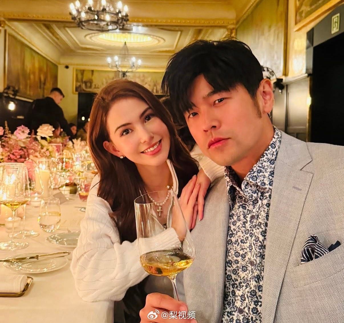 Mỹ nh&acirc;n 17 tuổi hẹn h&ograve;, 22 tuổi l&ecirc;n xe hoa: Đ&aacute;m cưới được chồng tặng 1.296 vi&ecirc;n kim cương, sinh nhật nhận 2 căn hộ cao cấp- Ảnh 1.