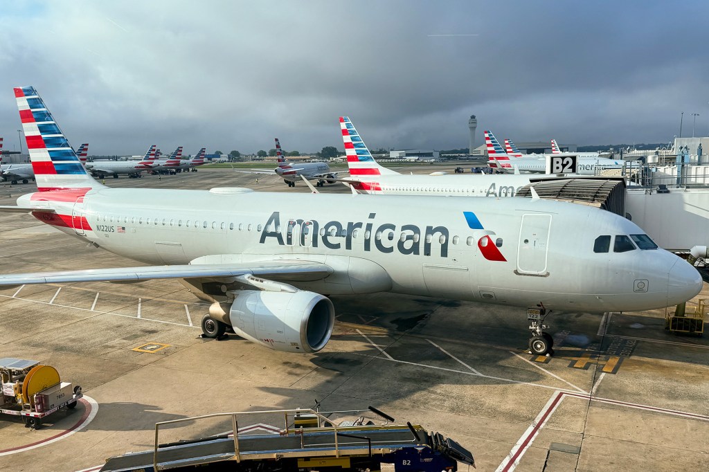 Khoảng 5 hành khách bị bỏng sau khi laptop bốc cháy trên chuyến bay American Airlines- Ảnh 1.