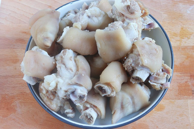 V&igrave; sao n&ecirc;n th&ecirc;m một ch&uacute;t gừng v&agrave;o nồi khi luộc thịt ch&acirc;n gi&ograve;? Biết c&ocirc;ng dụng rồi ai cũng muốn thử- Ảnh 2.