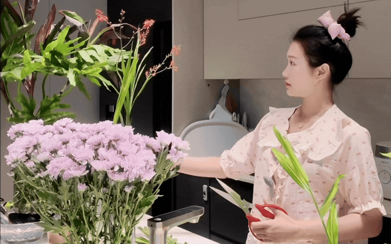 2 mỹ nh&acirc;n nổi tiếng c&ugrave;ng lấy cầu thủ, ở biệt thự chục tỷ tại H&agrave; Nội: Do&atilde;n Hải My v&agrave; Ng&ocirc; Tố Uy&ecirc;n c&oacute; điểm chung bất ngờ - Ảnh 8.