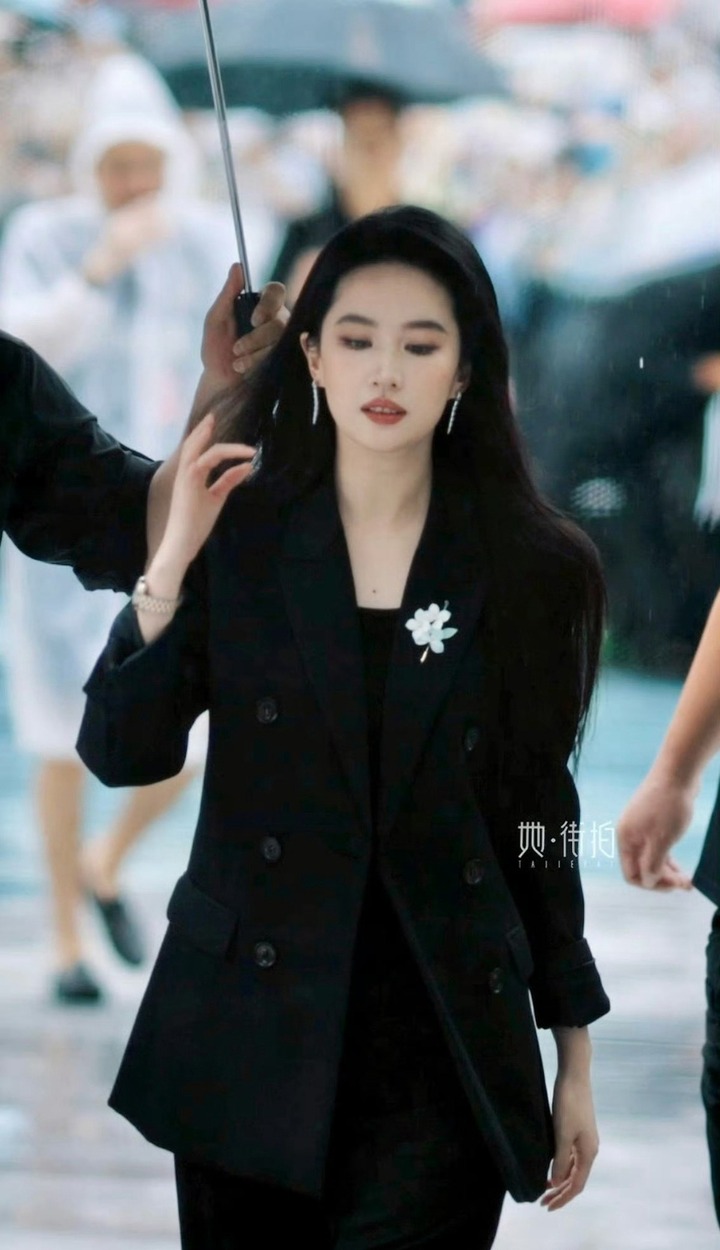 Ngỡ ng&agrave;ng nhan sắc &ldquo;thần ti&ecirc;n tỷ tỷ&rdquo; Lưu Diệc Phi ng&agrave;y ấy - b&acirc;y giờ- Ảnh 6.