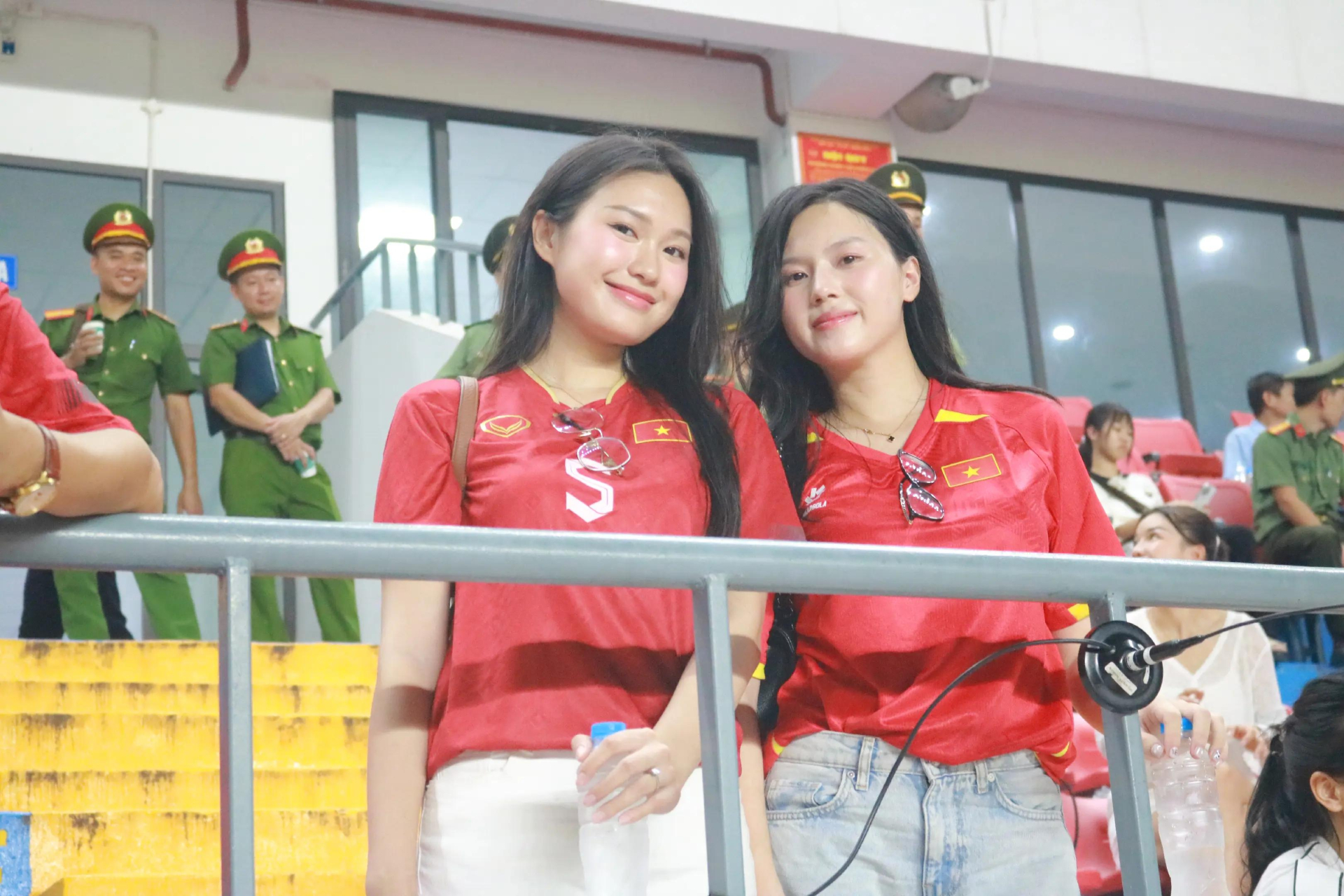 2 mỹ nh&acirc;n nổi tiếng c&ugrave;ng lấy cầu thủ, ở biệt thự chục tỷ tại H&agrave; Nội: Do&atilde;n Hải My v&agrave; Ng&ocirc; Tố Uy&ecirc;n c&oacute; điểm chung bất ngờ - Ảnh 1.