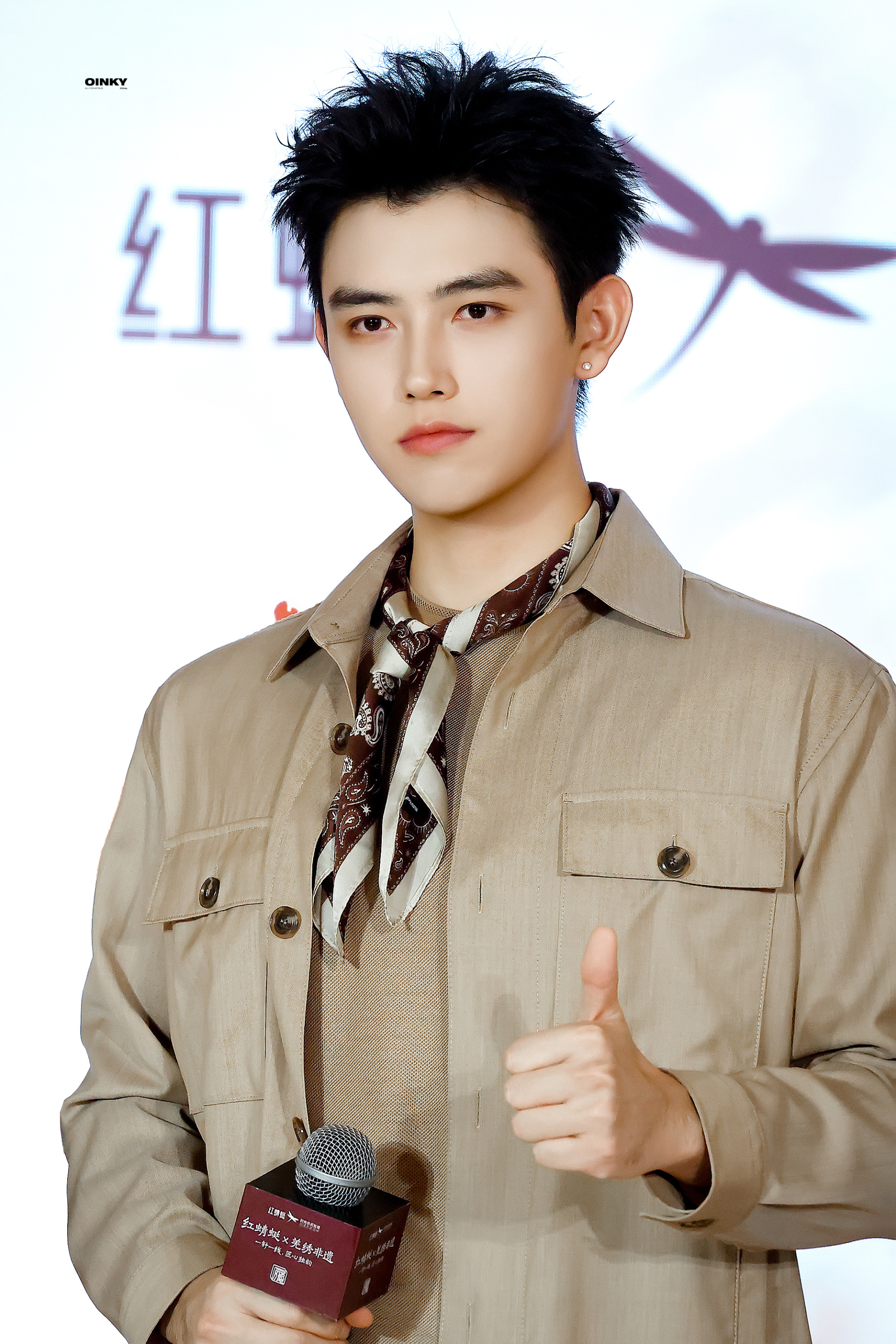 Đang lan truyền khoảnh khắc th&acirc;n mật của Angelababy v&agrave; thiếu gia k&eacute;m 11 tuổi- Ảnh 3.