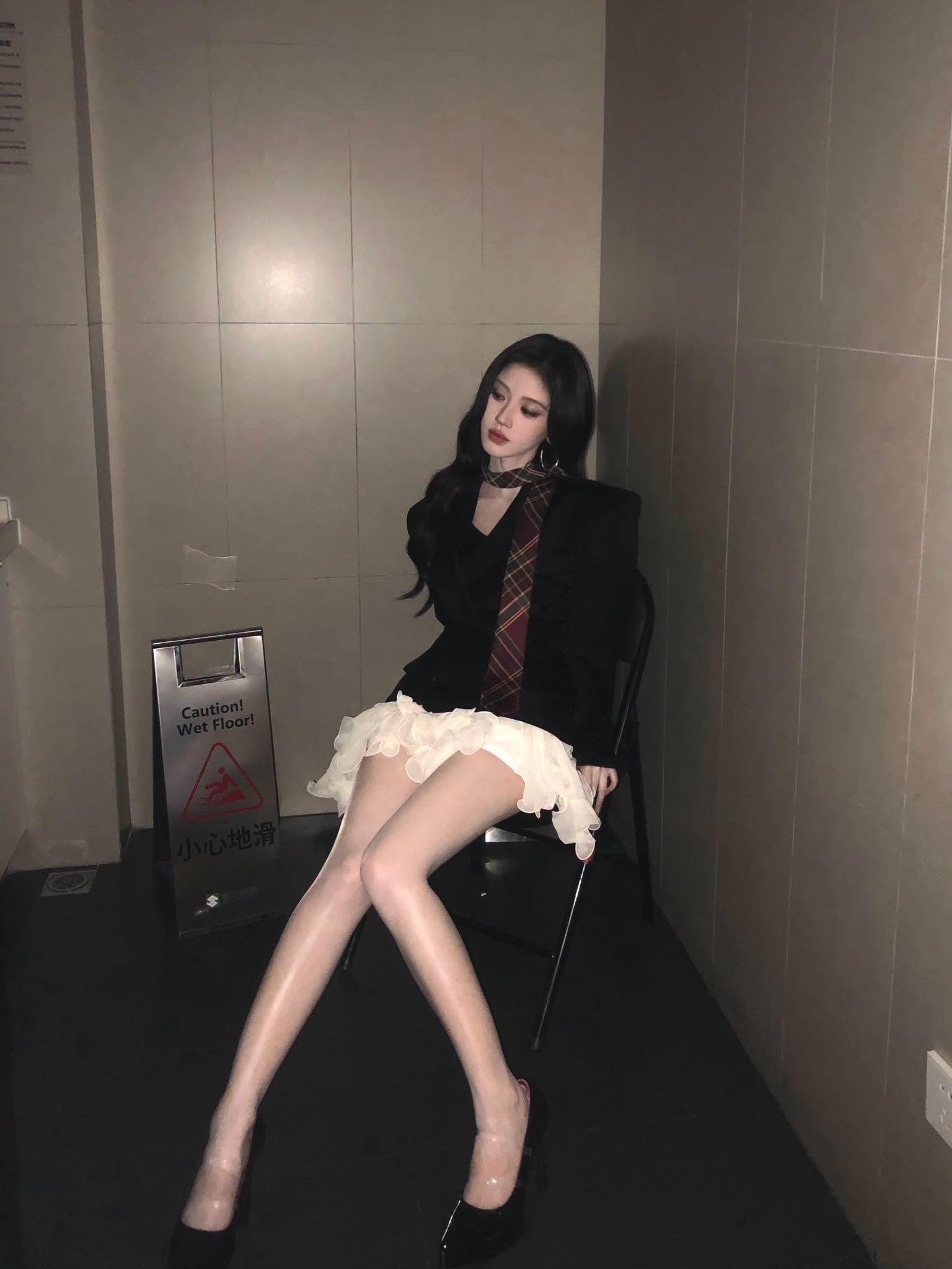 Đang hot qu&yacute; c&ocirc; chỉ cao 1m45 lại c&oacute; đ&ocirc;i ch&acirc;n ng&agrave;n lần cực phẩm: Thời trang vừa sang vừa chất, mặt đẹp ph&aacute;t hờn- Ảnh 6.