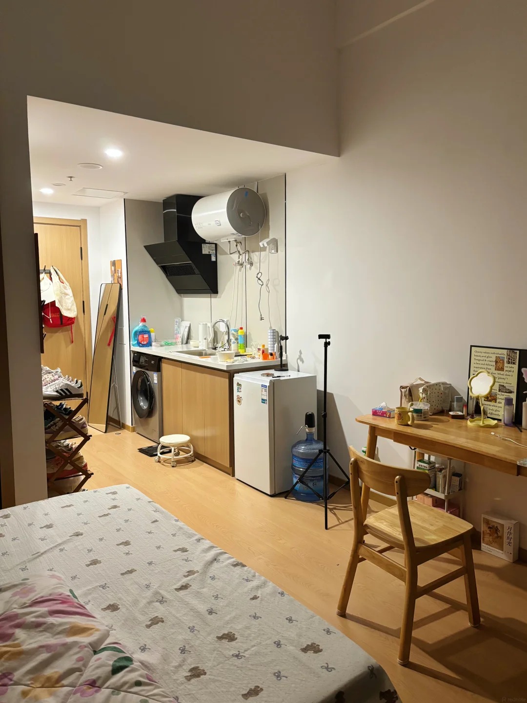 Ph&ograve;ng trọ 3,5 triệu/th&aacute;ng, 20m2 của nữ sinh vi&ecirc;n năm cuối khiến c&ocirc; hối hận - Ảnh 2.