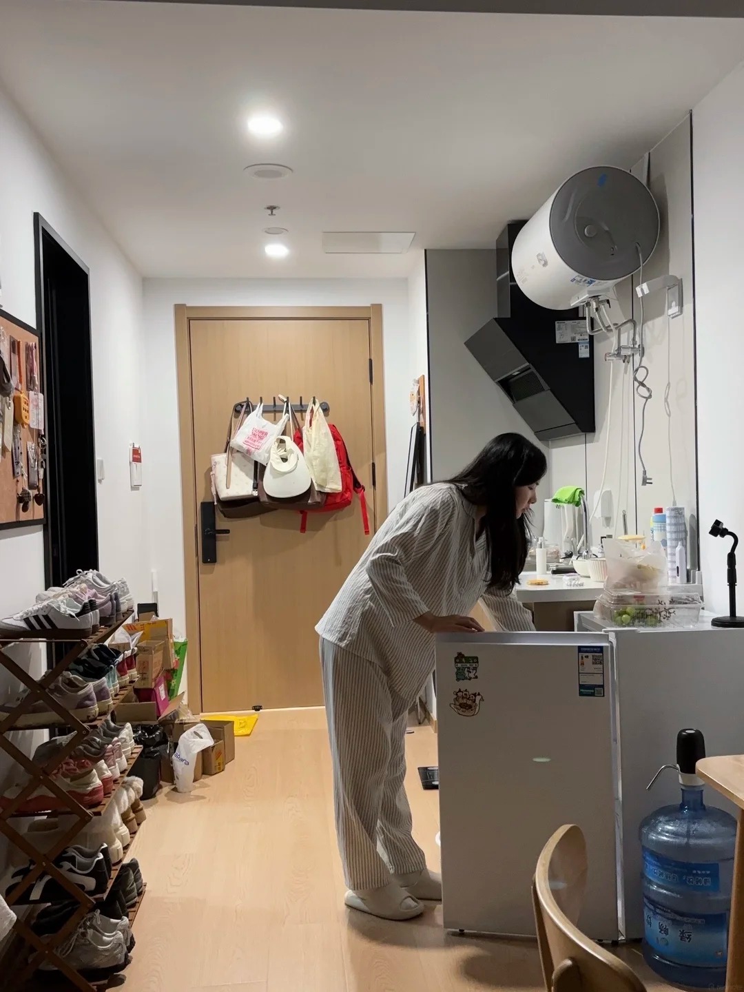 Ph&ograve;ng trọ 3,5 triệu/th&aacute;ng, 20m2 của nữ sinh vi&ecirc;n năm cuối khiến c&ocirc; hối hận - Ảnh 9.