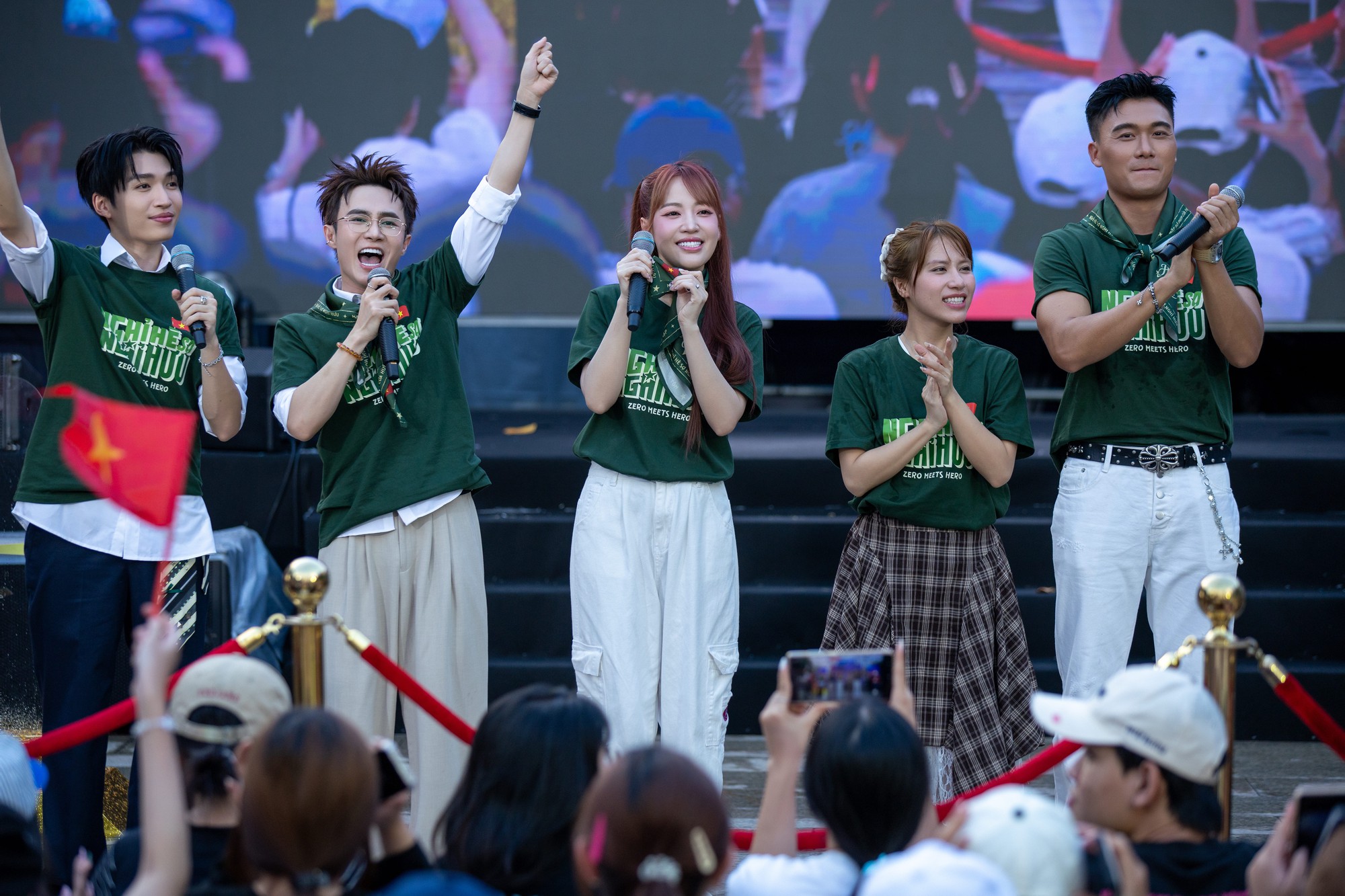 Tổ hợp visual "không điểm chê" tại concert Tổ Quốc Trong Tim: Sơn.K đứng yên cũng gây mê, Cody Nam Võ - TOKI đẹp ngời ngời- Ảnh 7.