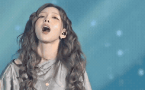 Nữ thần showbiz 20 năm vẫn nổi tiếng chỉ nhờ giọng h&aacute;t, nhan sắc trong veo kh&ocirc;ng hề gi&agrave; đi - Ảnh 4.