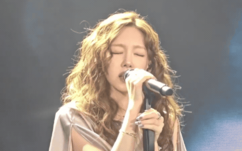 Nữ thần showbiz 20 năm vẫn nổi tiếng chỉ nhờ giọng h&aacute;t, nhan sắc trong veo kh&ocirc;ng hề gi&agrave; đi - Ảnh 6.