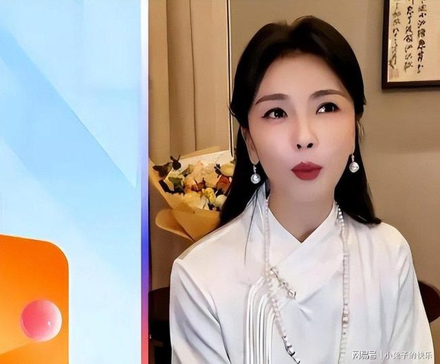 Tiền nhiều để l&agrave;m g&igrave;? N&agrave;ng A Ch&acirc;u Lưu Đ&agrave;o ở tuổi 48 gửi một lời cảnh tỉnh đến phụ nữ sau 45: Đừng tiếp tục &ldquo;cố chịu&rdquo;- Ảnh 1.