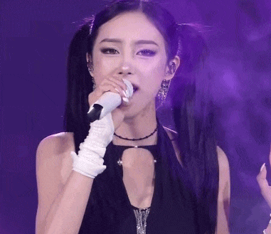 Tứ đại mỹ nh&acirc;n showbiz "flex" sắc v&oacute;c đẹp đi&ecirc;n đảo: Thần th&aacute;i "b&eacute;n ng&oacute;t từng centimet" ai cũng đổ rạp! - Ảnh 9.