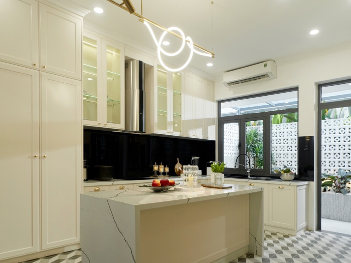 Ng&ocirc;i nh&agrave; của Diệp L&acirc;m Anh - nơi &ldquo;hồng h&agrave;i nhi&rdquo; k&eacute;m 11 tuổi phủ k&iacute;n 6.836 đ&oacute;a hoa hồng, đẹp hơn cả cổ t&iacute;ch- Ảnh 7.