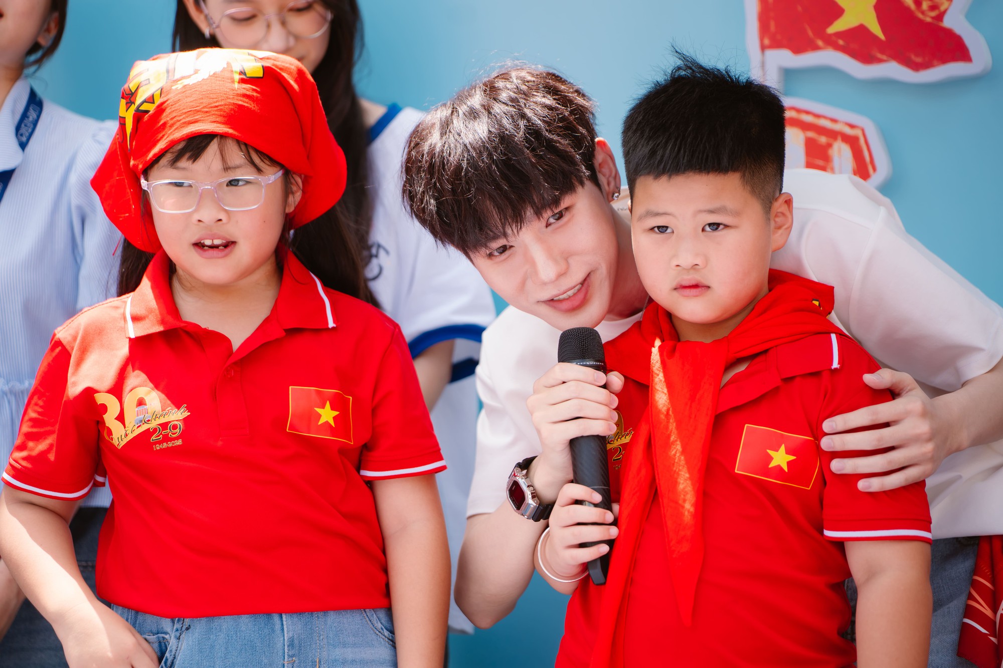 Tổ hợp visual "không điểm chê" tại concert Tổ Quốc Trong Tim: Sơn.K đứng yên cũng gây mê, Cody Nam Võ - TOKI đẹp ngời ngời- Ảnh 12.