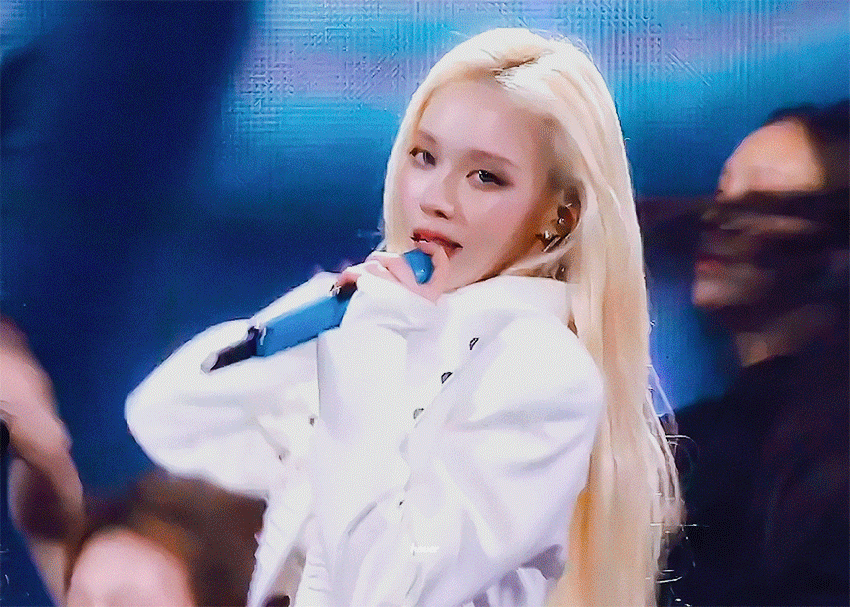 Tứ đại mỹ nh&acirc;n showbiz "flex" sắc v&oacute;c đẹp đi&ecirc;n đảo: Thần th&aacute;i "b&eacute;n ng&oacute;t từng centimet" ai cũng đổ rạp! - Ảnh 7.