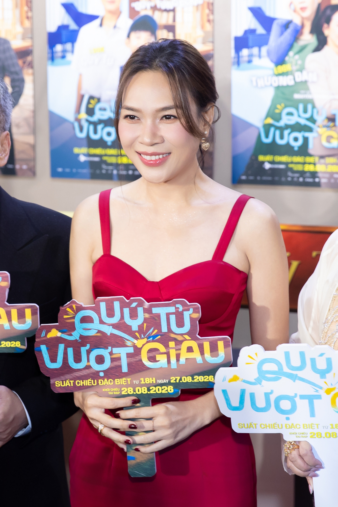 Thảm đỏ HOT nhất h&ocirc;m nay: Mỹ T&acirc;m - Mai T&agrave;i Phến đẹp đ&ocirc;i tuyệt đối, Tăng Thanh H&agrave; vừa xuất hiện đ&atilde; giật sạch h&agrave;o quang- Ảnh 2.