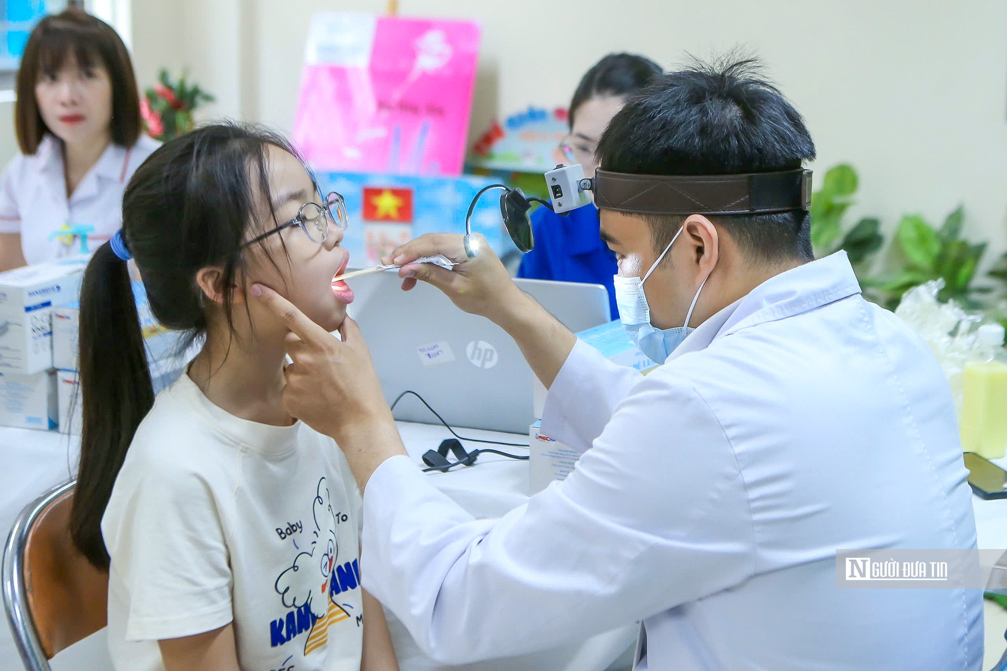 Gần 100.000 ca mắc tay chân miệng, Bộ Y tế khuyến cáo người dân thực hiện "3 sạch" - Ảnh 1.