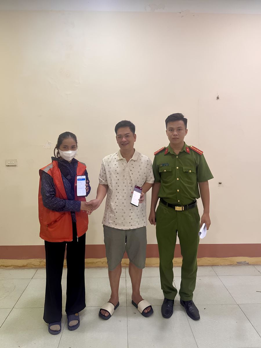 C&ocirc;ng an c&aacute;c tỉnh x&aacute;c minh loạt giao dịch chuyển khoản từ 1,33 triệu, 143 triệu, đến 190 triệu... của nhiều người d&acirc;n- Ảnh 4.