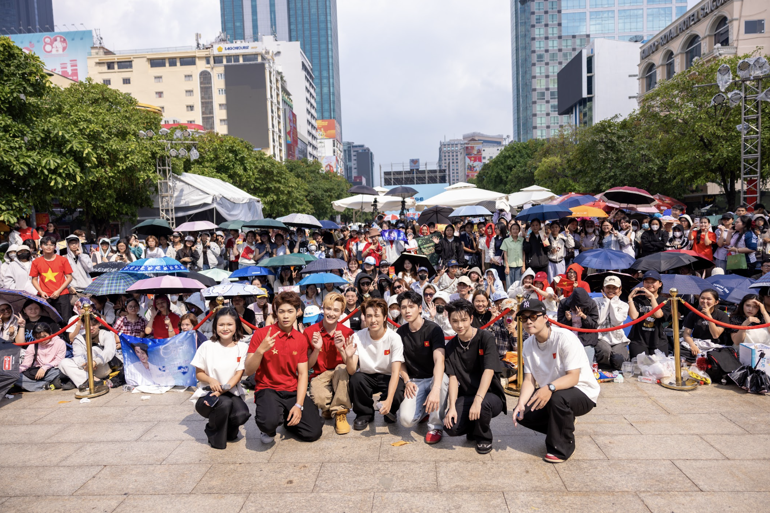 Tổ hợp visual "không điểm chê" tại concert Tổ Quốc Trong Tim: Sơn.K đứng yên cũng gây mê, Cody Nam Võ - TOKI đẹp ngời ngời- Ảnh 17.