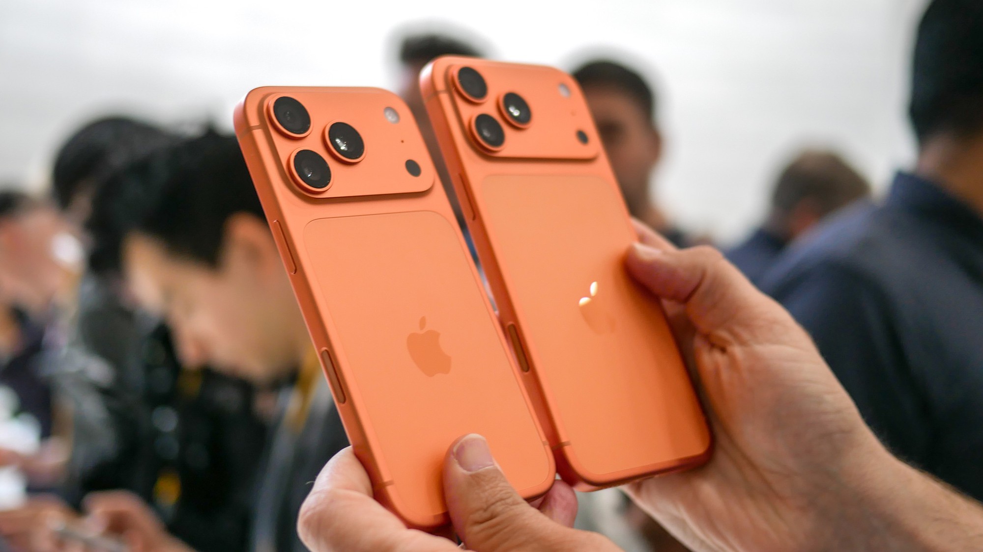 Gi&aacute; iPhone 17 Pro Max chạm đ&aacute;y chưa? - Ảnh 1.