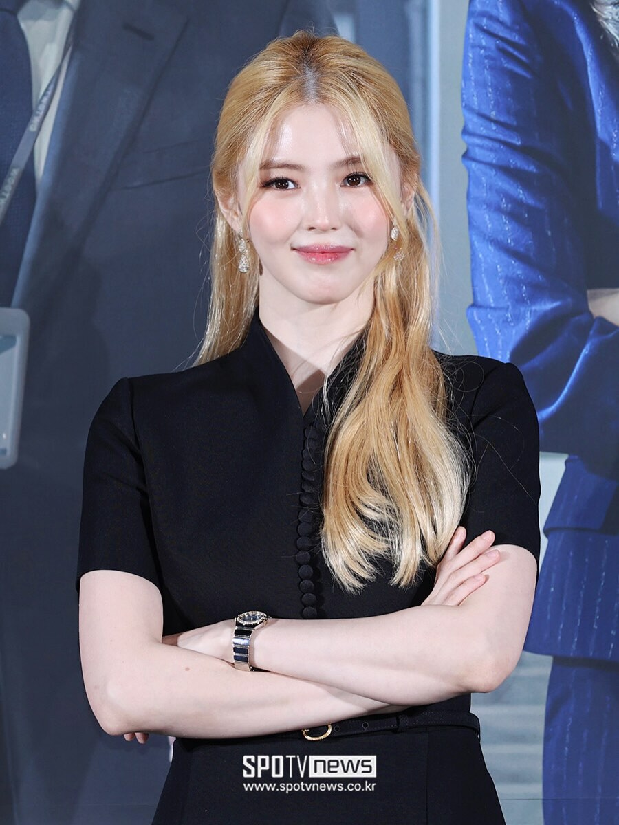 Han So Hee lần đầu xuất hiện sau thay đổi- Ảnh 1.