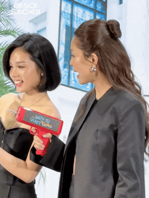 T&oacute;m cận m&agrave;n so k&egrave; của Tăng Thanh H&agrave; v&agrave; "t&igrave;nh địch" k&eacute;m 8 tuổi, h&agrave;nh động lặp đi lặp lại lộ mối quan hệ- Ảnh 4.