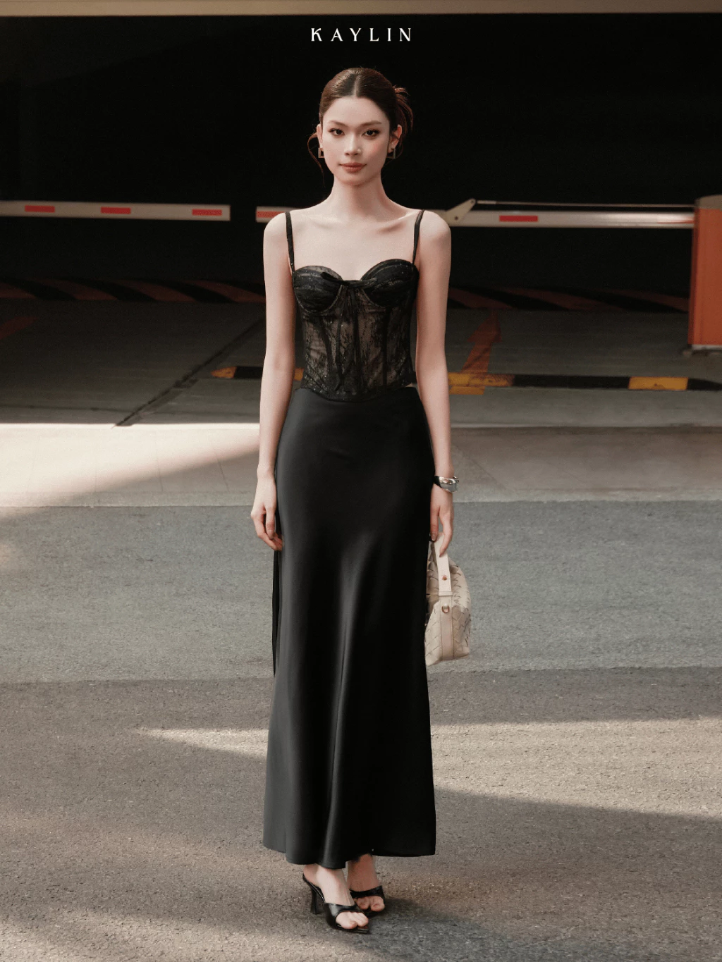 Chiếc chân váy "old money" mix cùng gì cũng đẹp, còn che khuyết điểm cực tốt - Ảnh 11.