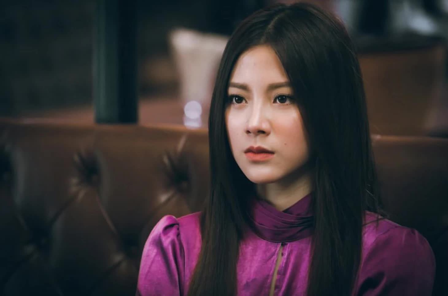 C&ocirc;ng ch&uacute;a Vbiz cứ để t&oacute;c thẳng, son đỏ l&agrave; thần: Visual sắc lẹm ki&ecirc;u sa, thua Baifern Pimchanok mỗi c&aacute;i tuổi- Ảnh 3.