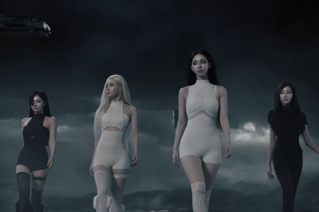 C&oacute; phước như g&aacute;i Việt sinh năm 1997: N&acirc;ng khăn sửa t&uacute;i cho BLACKPINK, "cầm đầu" nam nghệ sĩ nổi tiếng nhất thế giới- Ảnh 9.