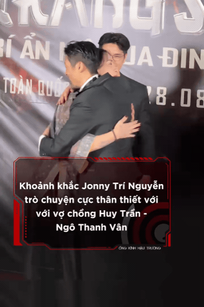 &Aacute;nh mắt của Huy Trần khi nh&igrave;n Ng&ocirc; Thanh V&acirc;n v&agrave; Johnny Tr&iacute; Nguyễn &ocirc;m nhau đang g&acirc;y x&ocirc;n xao- Ảnh 2.