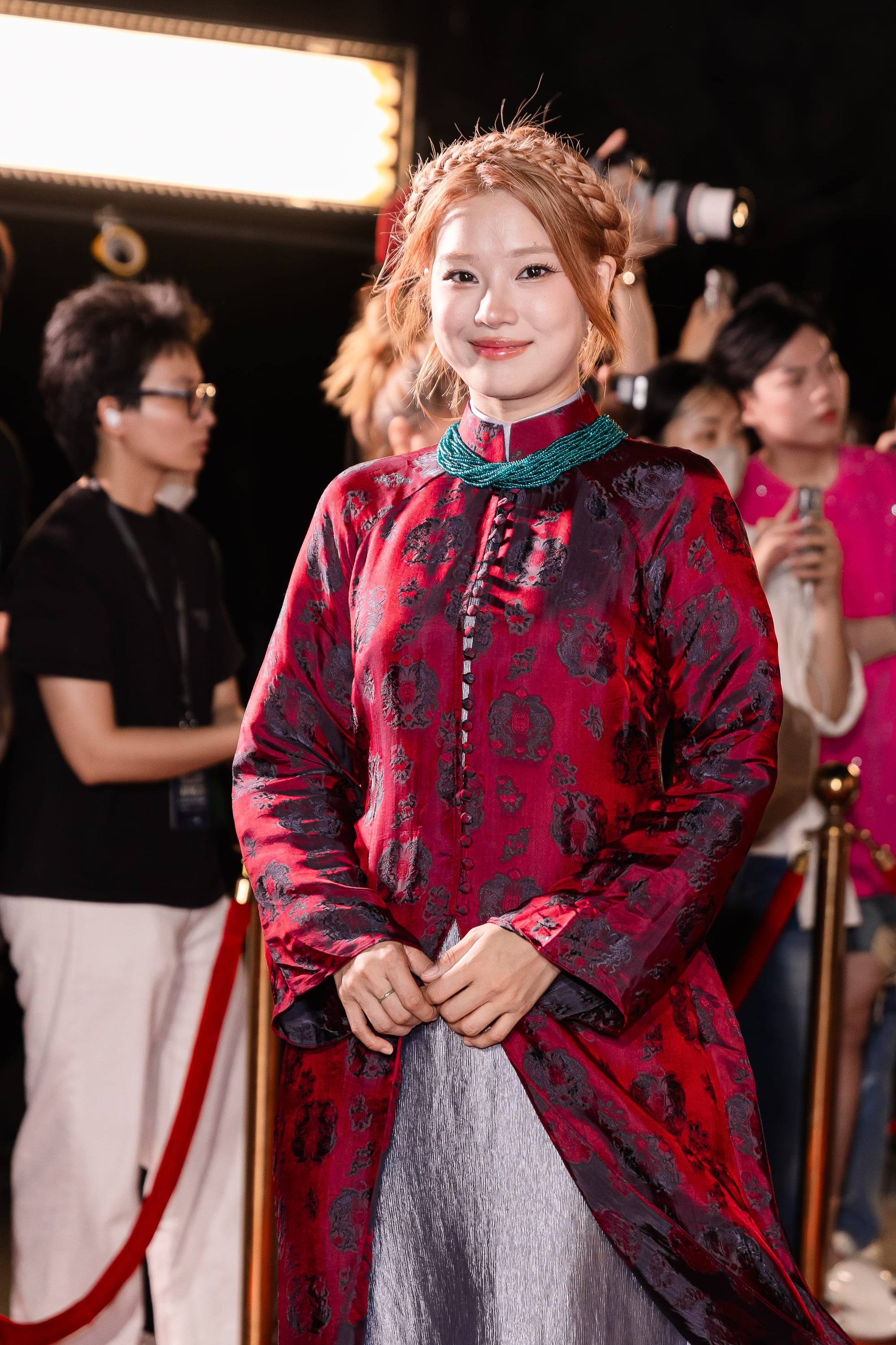 Si&ecirc;u thảm đỏ HOT nhất h&ocirc;m nay: Nh&atilde; Phương - Mỹ T&acirc;m - LAMOON đẹp đi&ecirc;n đảo, Phương Anh Đ&agrave;o t&igrave;nh tứ b&ecirc;n Tuấn Trần- Ảnh 14.