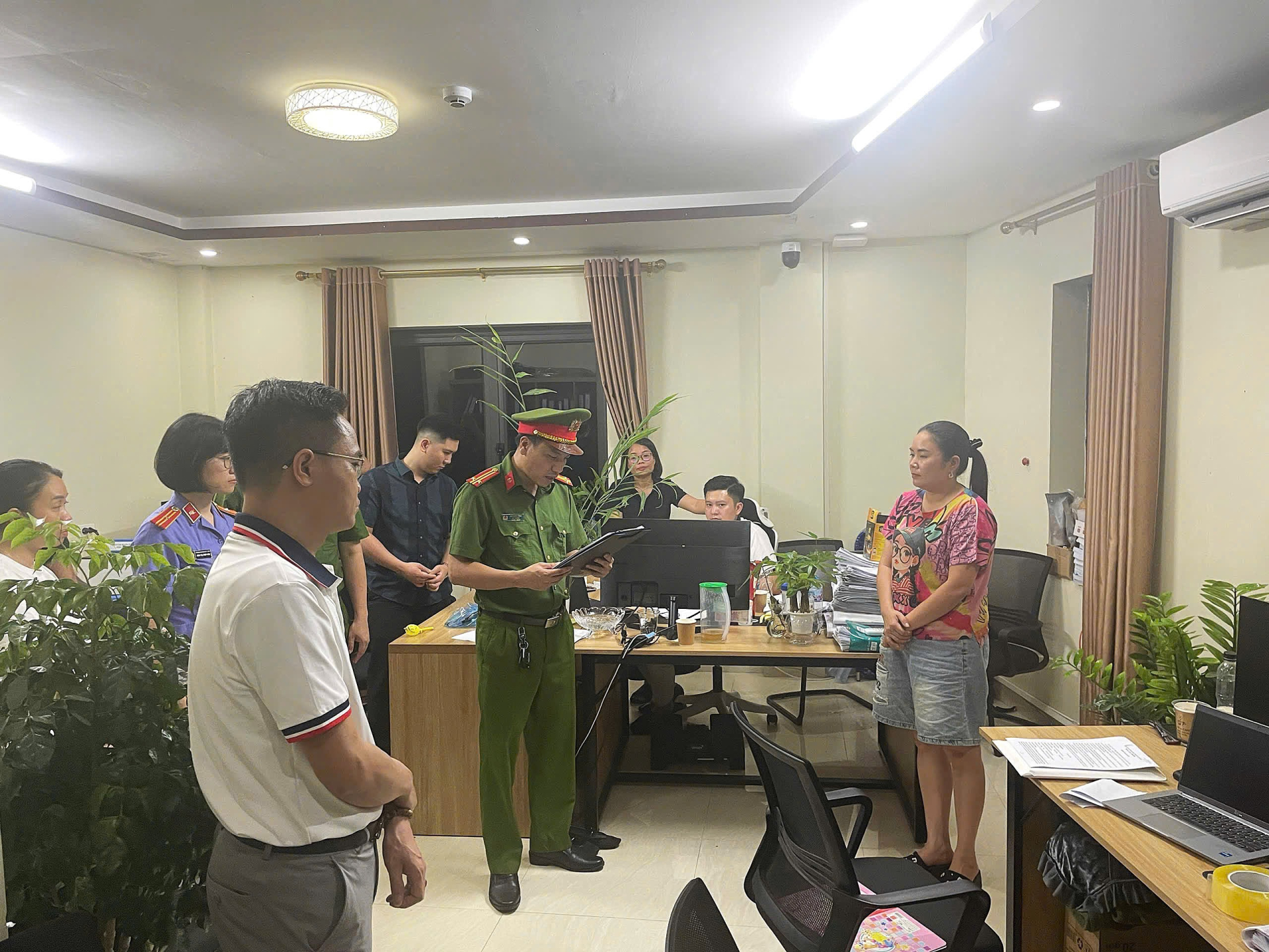 H&igrave;nh ảnh kh&aacute;m x&eacute;t trụ sở C&ocirc;ng ty của vợ chồng Hải SapaTV- Ảnh 4.