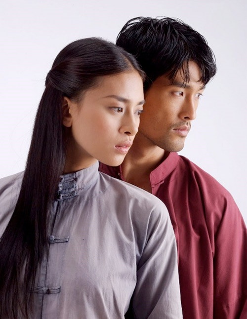 &Aacute;nh mắt của Huy Trần khi nh&igrave;n Ng&ocirc; Thanh V&acirc;n v&agrave; Johnny Tr&iacute; Nguyễn &ocirc;m nhau đang g&acirc;y x&ocirc;n xao- Ảnh 5.