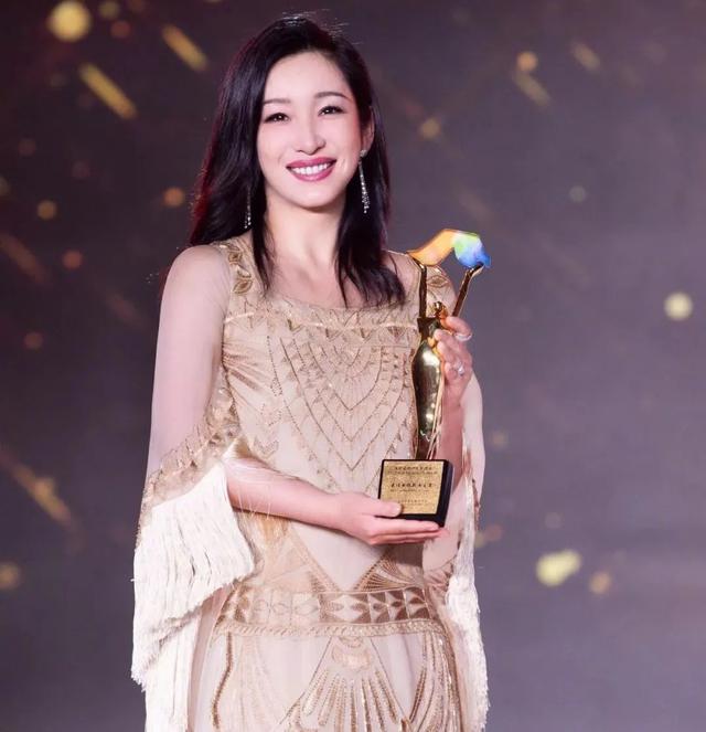 Từng bị gọi l&agrave; &ldquo;Ảnh hậu xấu nhất&rdquo;, c&ocirc; bị đại gia bỏ rơi rồi c&oacute; c&aacute;i kết khiến nhiều người ngỡ ng&agrave;ng- Ảnh 2.