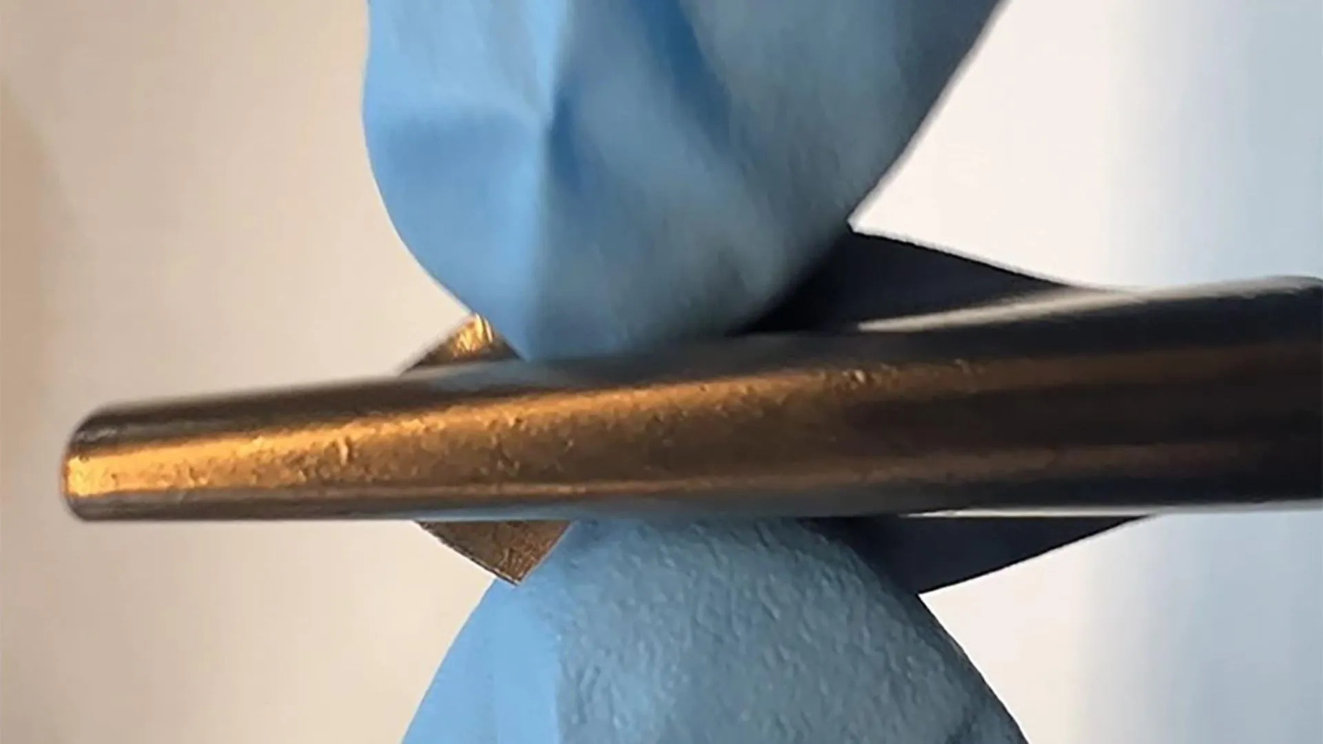 Phát minh của Mỹ làm rung chuyển ngành năng lượng: Vật liệu mỏng hơn sợi tóc 100 lần, - Ảnh 1.