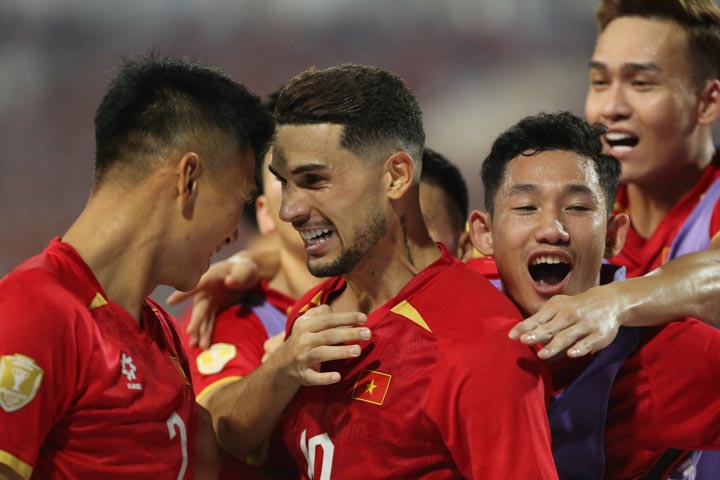 Hoàng Hên ghi bàn quý như vàng, ĐT Việt Nam bùng nổ cảm xúc khi có bàn gỡ trước Thái Lan - Ảnh 2.