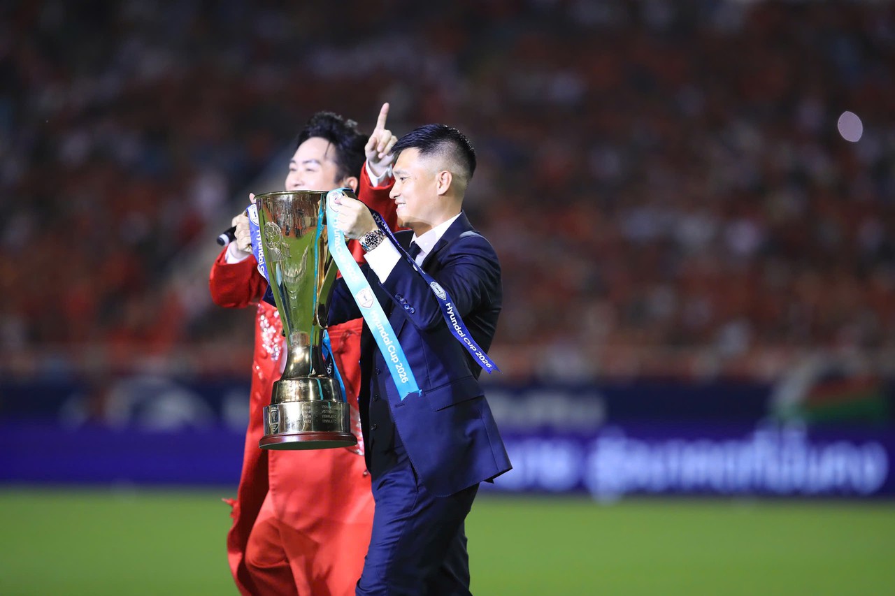 NS Quyền Linh - Lan Ngọc và cả showbiz hướng về SVĐ Mỹ Đình, 1 nữ diễn viên công khai người yêu nếu ĐT Việt Nam vô địch - Ảnh 1.