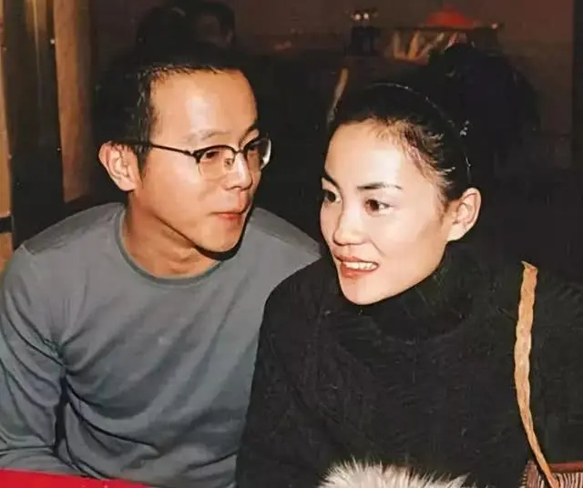 Kh&ocirc;ng thể nhận ra "nam thần trong mộng của h&agrave;ng triệu c&ocirc; g&aacute;i" sau khi bỏ showbiz ra biển sống- Ảnh 8.