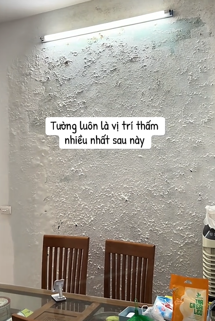 Nh&agrave; mới x&acirc;y 2 năm đ&atilde; loang lổ v&igrave; mưa k&eacute;o d&agrave;i: V&igrave; sao c&agrave;ng đục tường tr&aacute;t lại c&agrave;ng kh&oacute; hết thấm?- Ảnh 8.