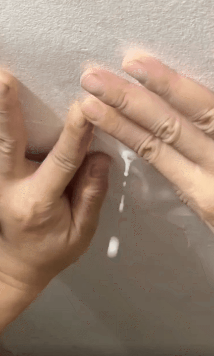 Nh&agrave; mới x&acirc;y 2 năm đ&atilde; loang lổ v&igrave; mưa k&eacute;o d&agrave;i: V&igrave; sao c&agrave;ng đục tường tr&aacute;t lại c&agrave;ng kh&oacute; hết thấm?- Ảnh 1.